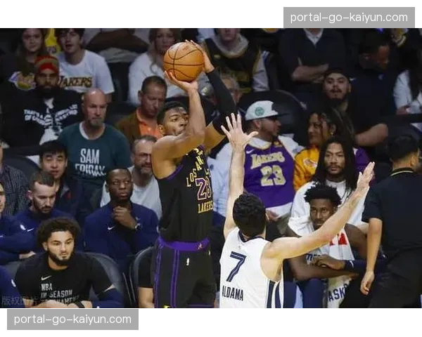 湖人第三节单节获得18次罚球，追平赛季纪录