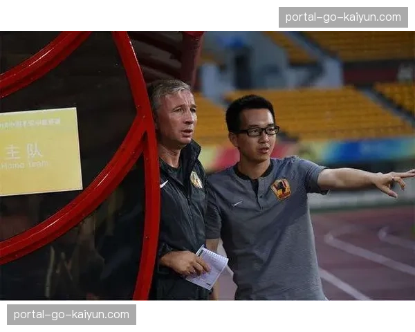 人物特写：沙尔克04老将屈桑斯在保级关键战打入制胜点球后落泪