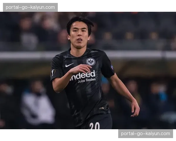 告别特写：效力十二载，法兰克福为长谷部诚举办告别仪式